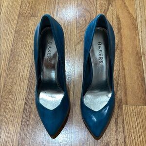Bakers Women's Turquoise Pumps